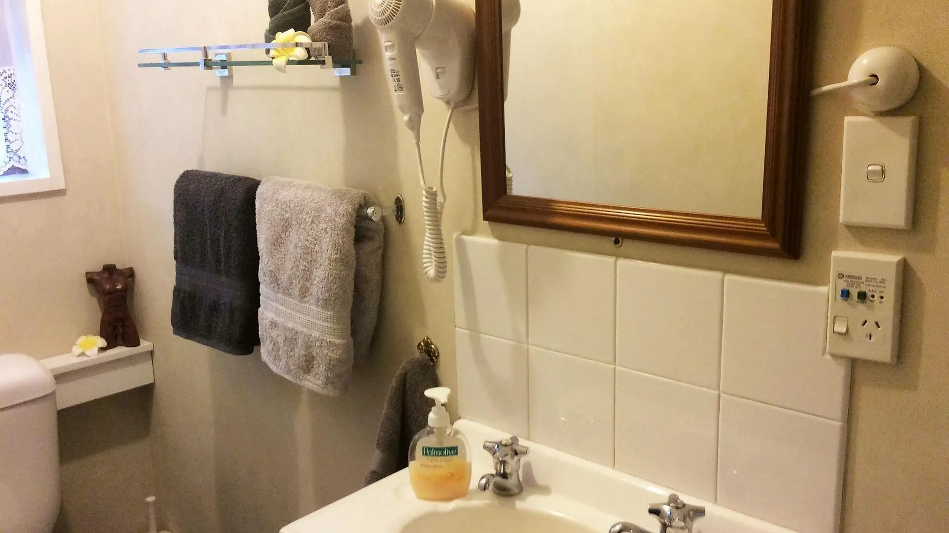 Guysers Gaystay For Men Rotorua Hotel